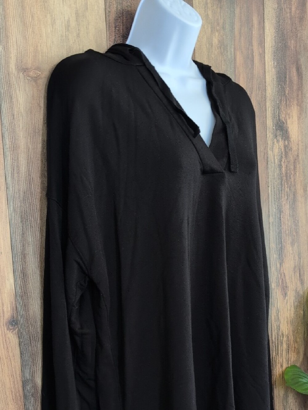LOFT Black V-Neck Hooded Lightweight Pullover Hoodie XL         W281